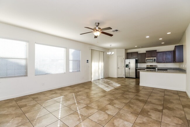 Photo - 5535 E June St