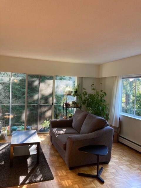 Photo - 1050 Pemberton