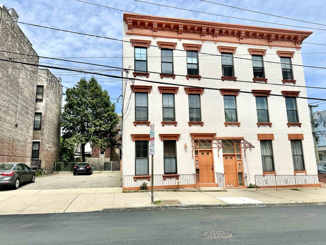 Building Photo - 86 South St Unit 2