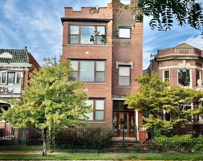 Building Photo - 1342 N Kedzie Ave Unit 2R