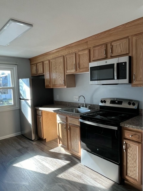 Similar kitchen in unit - 269 College St Unit F