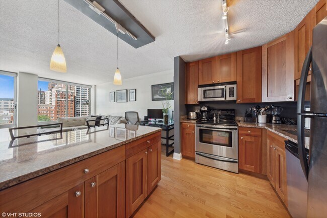 Photo - 450 W Briar Pl