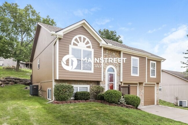 5 Bedroom Pet-Friendly Home in Independence, MO with Main Street Renewal