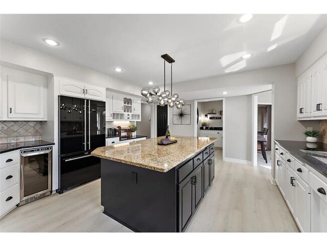 Photo - 5720 Oakview Ln N