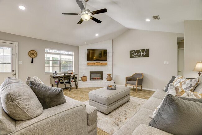 Building Photo - 8020 Botany Ln Unit ID1385699P