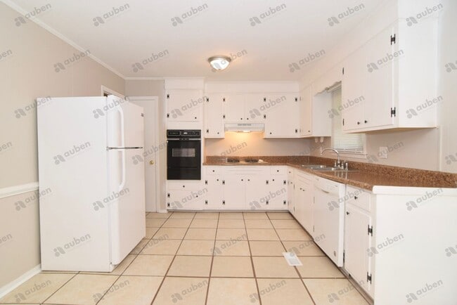 Building Photo - 3 Bed/2 Bath in Quiet Cul-de-Sac Rental