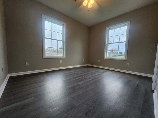 Photo - 93 Washington Dr