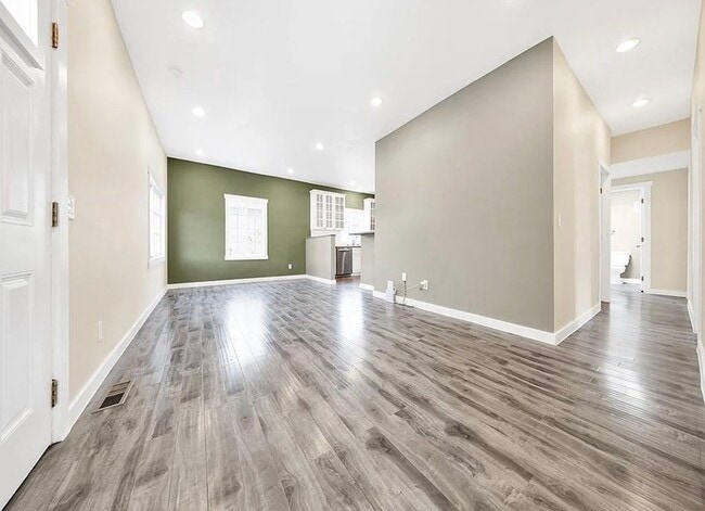 Photo - 131 E Ave 45