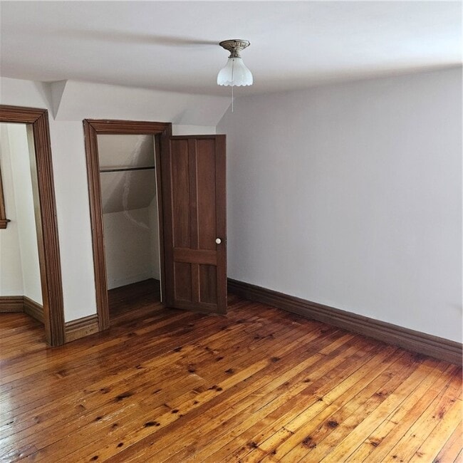 Building Photo - 217 Merriman St Rental