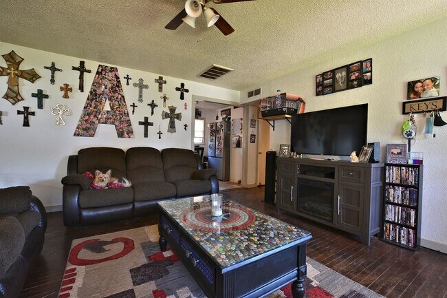 Photo - 5004 40th St