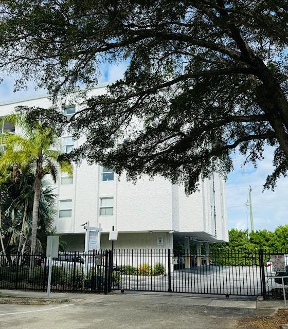 Photo - 2425 NE 135th St Unidad 401