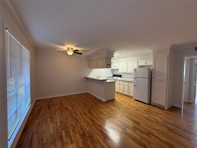 Photo - 425 E 9th St Unit 16