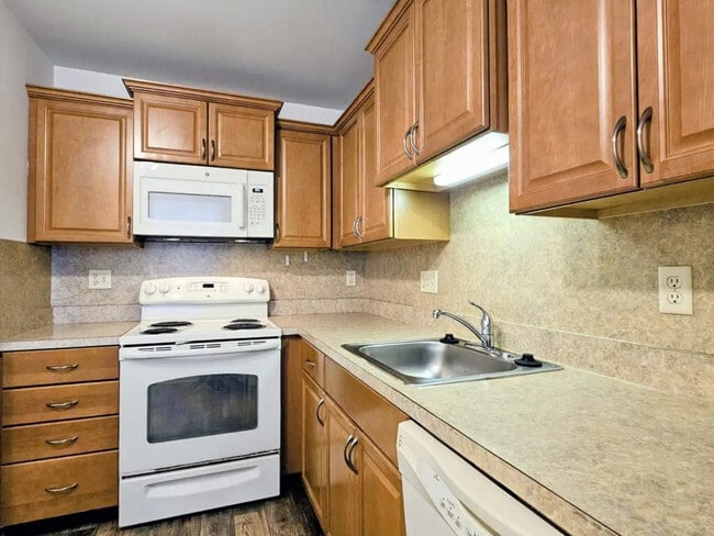 Photo - 48 Ramsgate Ln