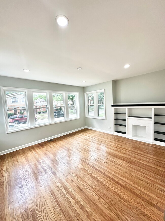 Photo - 8837 S Wallace St Unit Apt 2 - $1,800