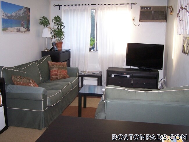 Building Photo - 14 Murdock St