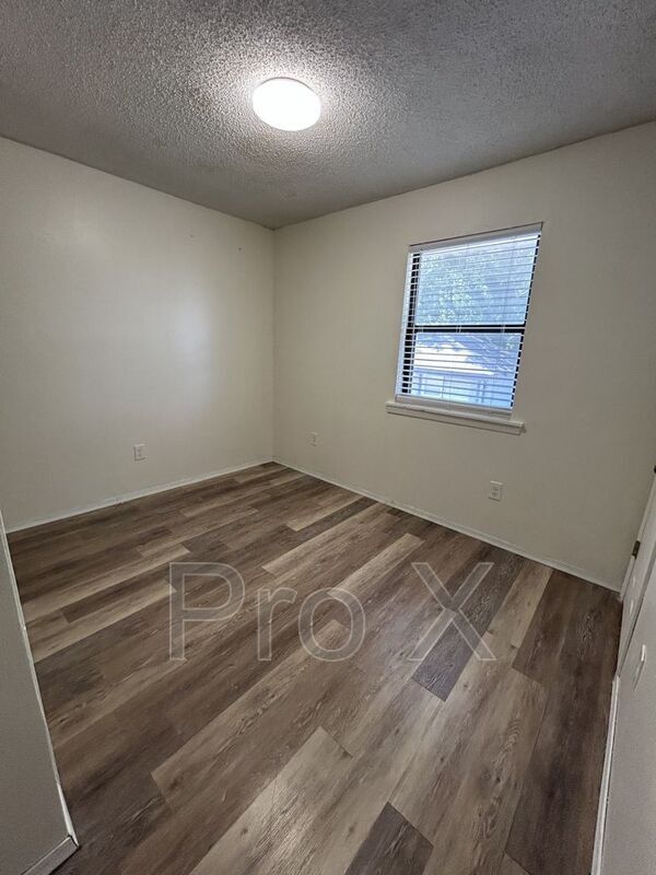 Photo - 106 W Hudson