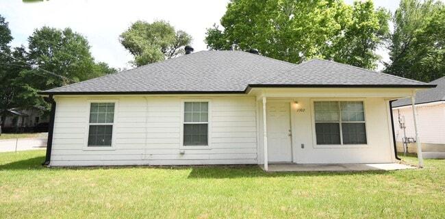 Building Photo - Move-In Ready, Beautifully Updated 3BR/2BA Home, HUD Accepted