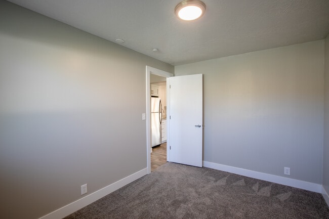 Photo - 2196 E Karalee Way Unidad Downstairs