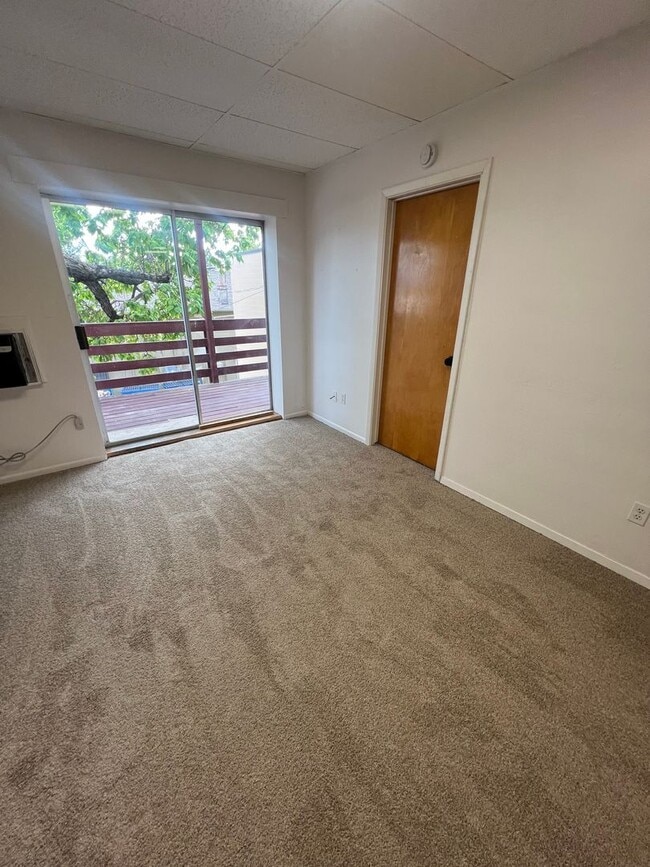 Photo - 241 SW G St Unit B