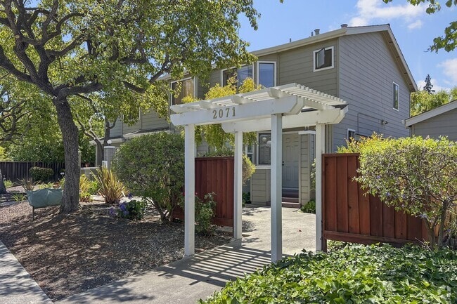 Building Photo - Beautiful 2-Bedroom 2.5Bathroom Mountain V... Rental