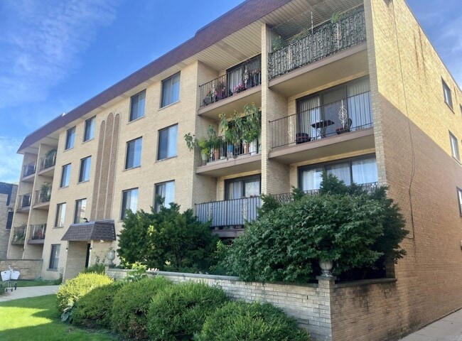 Photo - 5447 W Lawrence Ave Unit 301