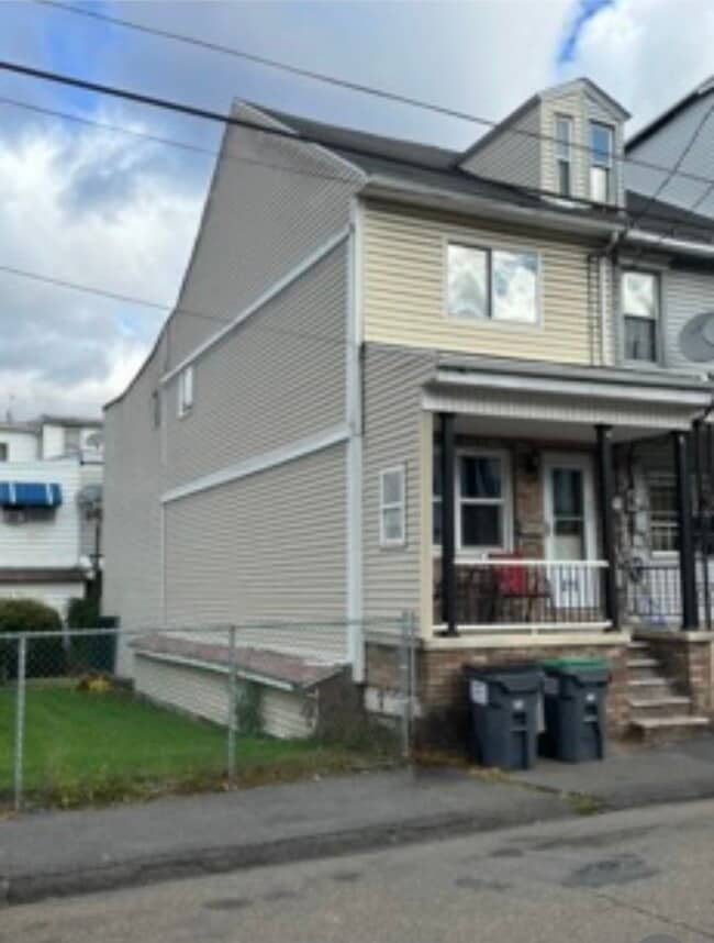 Building Photo - 219 W Mahanoy St Rental