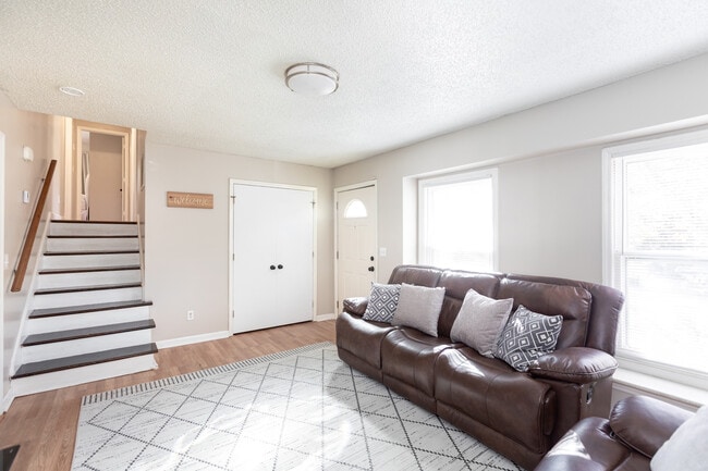 Photo - 6012 Old Coach Rd