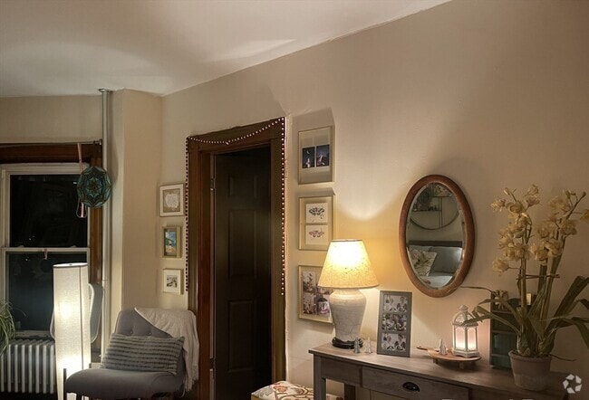 Building Photo - 847 Beacon St Unit 6 Rental