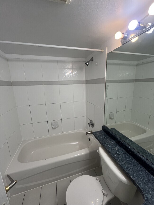 Photo - 1278 Granville St