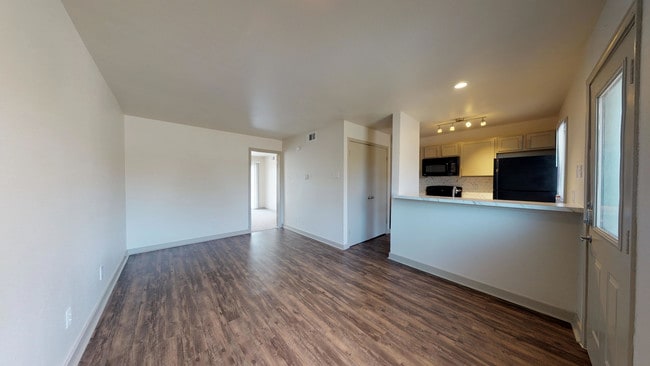Photo - 1540 Apartments
