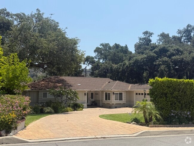Building Photo - 1918 Highland Oaks Dr Rental