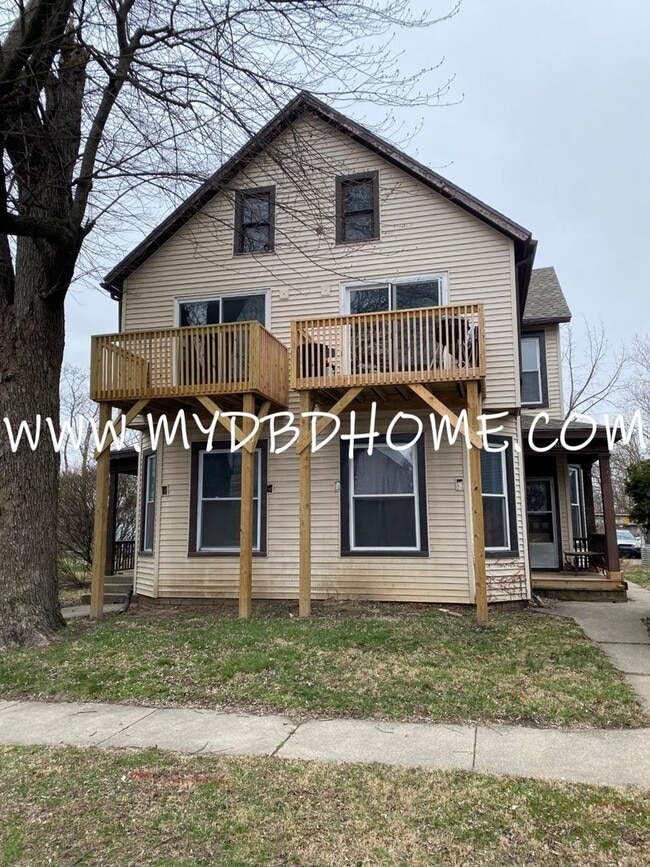 Building Photo - 818-820 Walnut St Unit 818 1/2 Walnut St. Rental