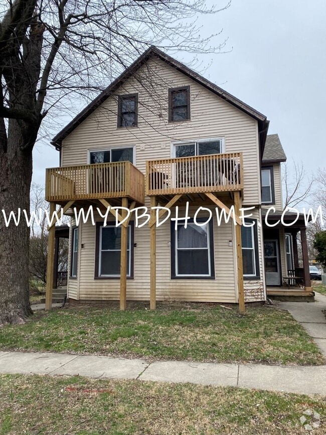 Building Photo - 818-820 Walnut St Unit 818 1/2 Walnut St. Rental
