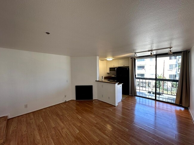 Photo - Fantastic 1 bed and 1 Bath with balcony an... Unidad 115