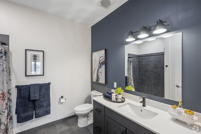 2BR, 2BA - 972SF - Primary Bathroom