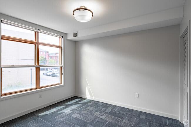 1BR, 1BA - 1000SF - Bedroom