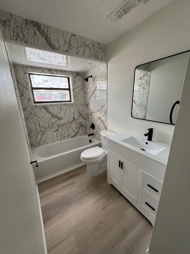 Photo - 103 N Hart Blvd