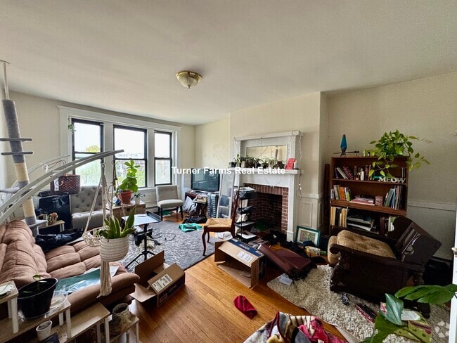Building Photo - 1681 Commonwealth Ave Unit 4 Rental