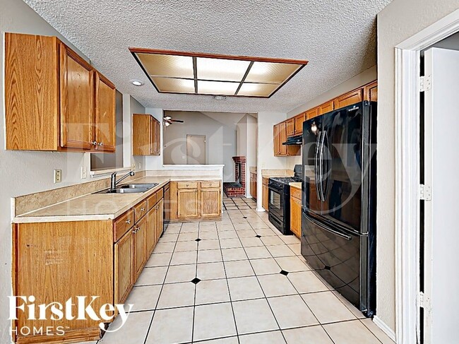 Photo - 4949 Oak Hollow Dr