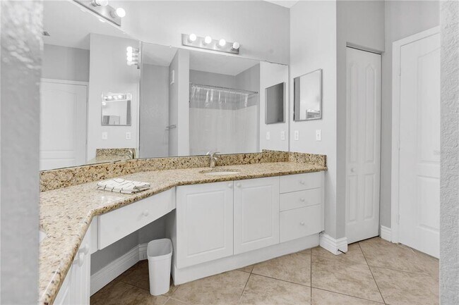 Photo - 2724 Via Murano Unit 638