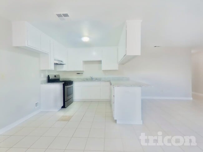 Photo - 601 Jeelu Way