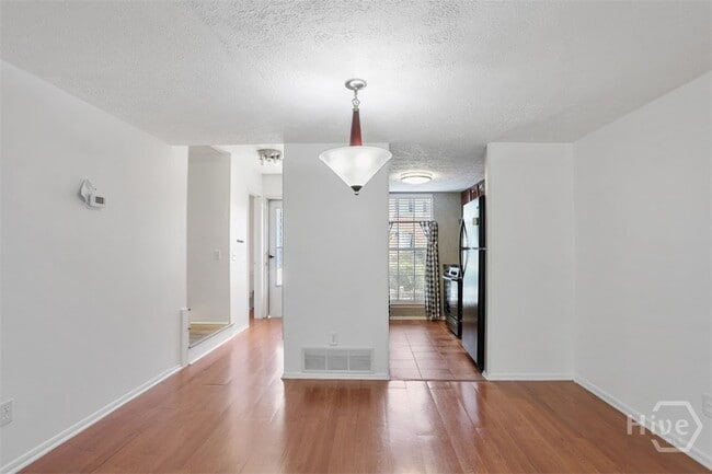 Photo - 18 Knollwood Cir