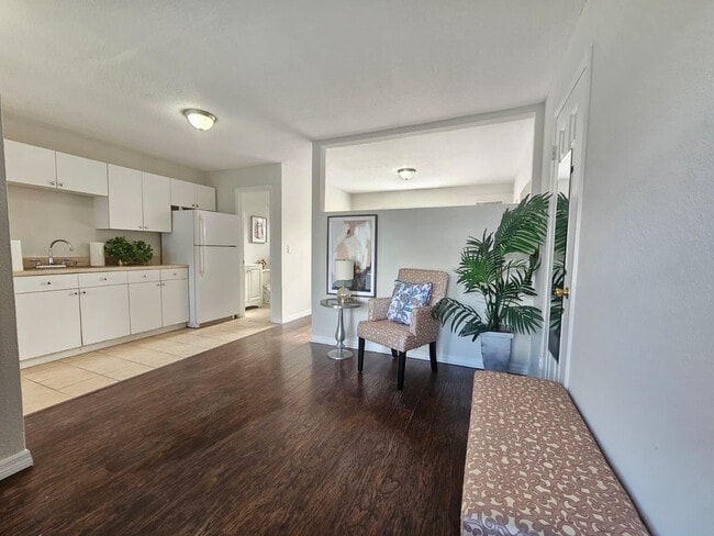 Building Photo - 1021 SE Monterey Rd Unit A40