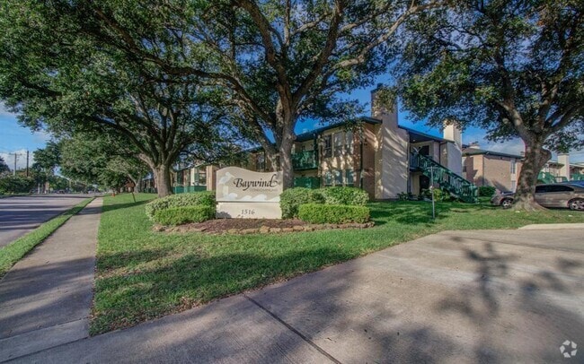 Building Photo - 1516 Bay Area Blvd Unit M2 Rental