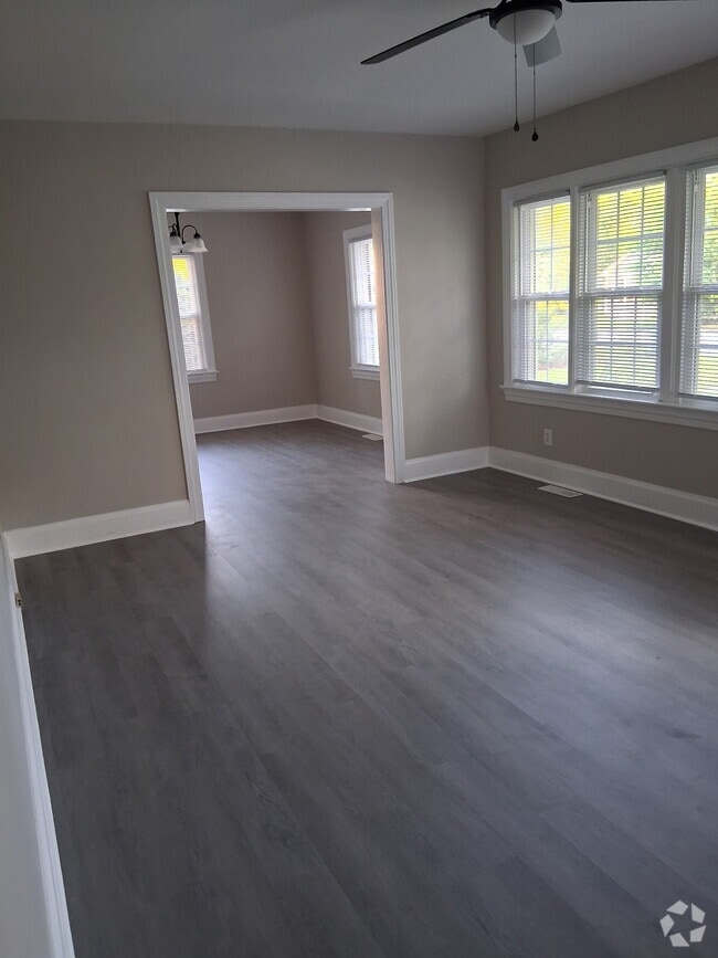 Building Photo - 607 W Johnston St Rental