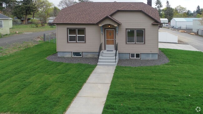 Building Photo - Fully updated 2 Bed 1 Bath Valley home. H...
