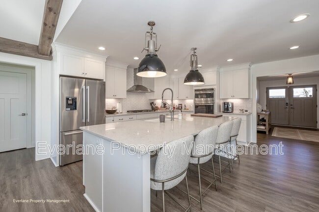 Photo - 499 W Main St