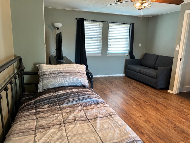 Photo - 2012 E Tonopah Dr