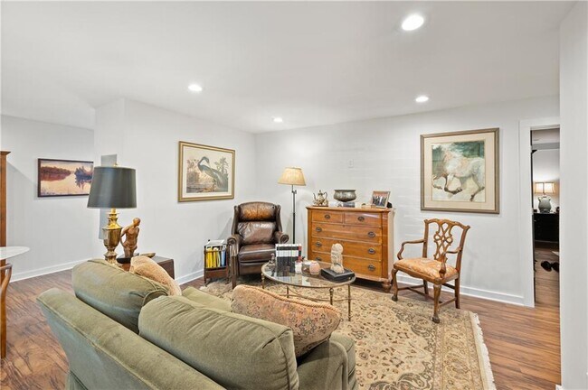 880 St Charles Ave NE Unit 9