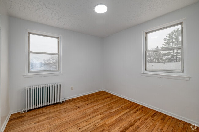 2BR, 1BA - 771SF - Second Bedroom